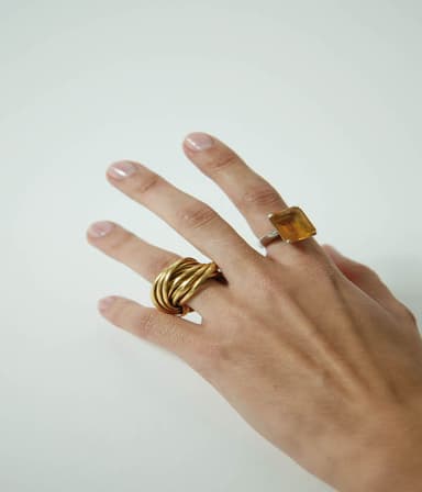 Sortija de Idalia multi aros en oro amarillo. 2