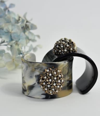 Brazalete rígido marfil Blooming Land. 1