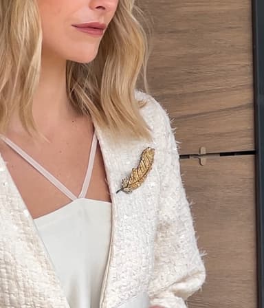 Broche pluma dorada 2