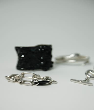 Pulsera  en plata recubierta de oro y  onix. 1