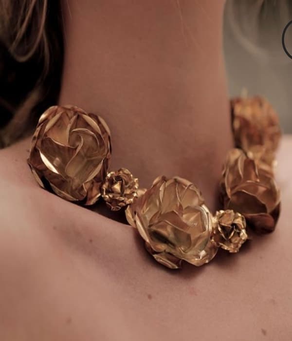 Choker Edén rosas.